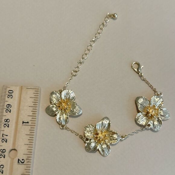 Flower Bracelet M1062 - Picture 3 of 4